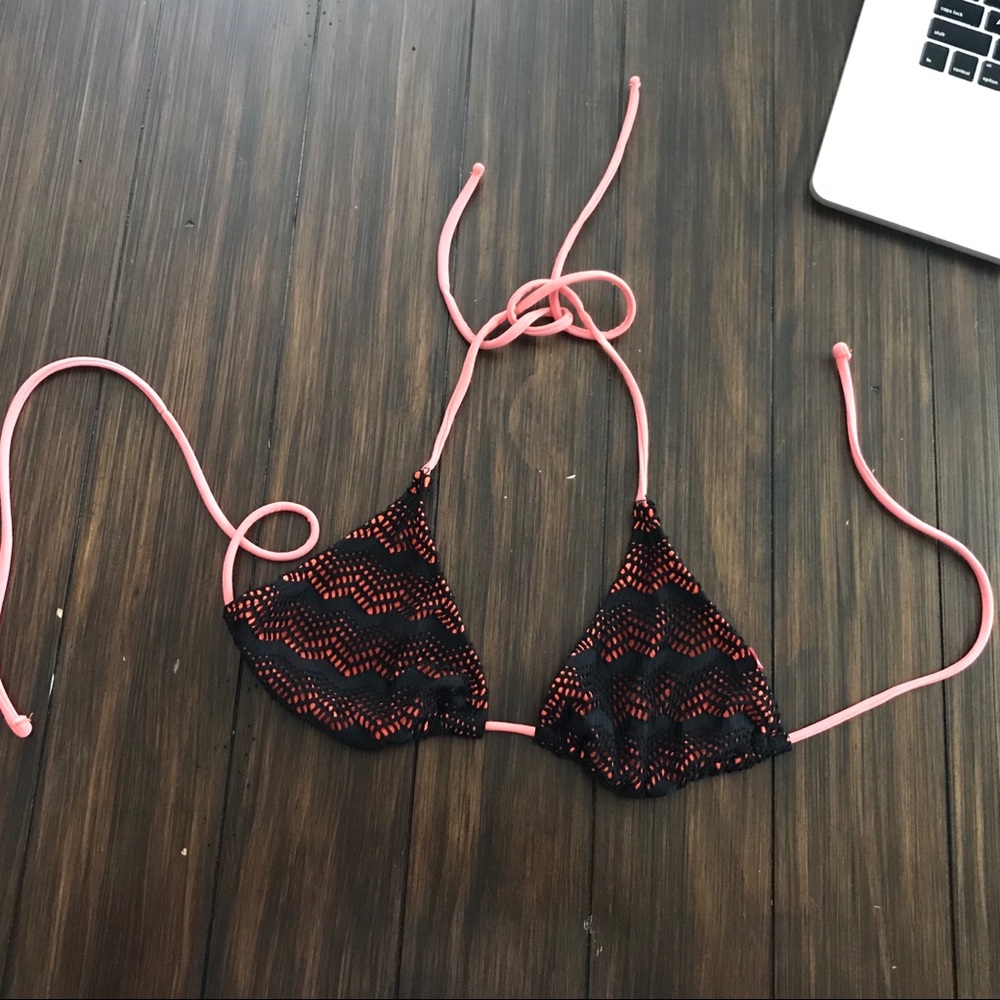 Op bikini 👙 top.